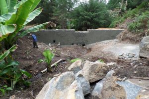 An einer Quelle in den Bergen über Shume entsteht ein Rückhaltebecken.