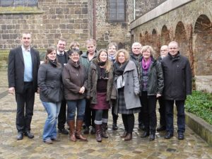 Dr. Achterberg-Boness erläutert der Mindener Gruppe Wissenswertes über die Wasserversorgung in den Usambara Bergen